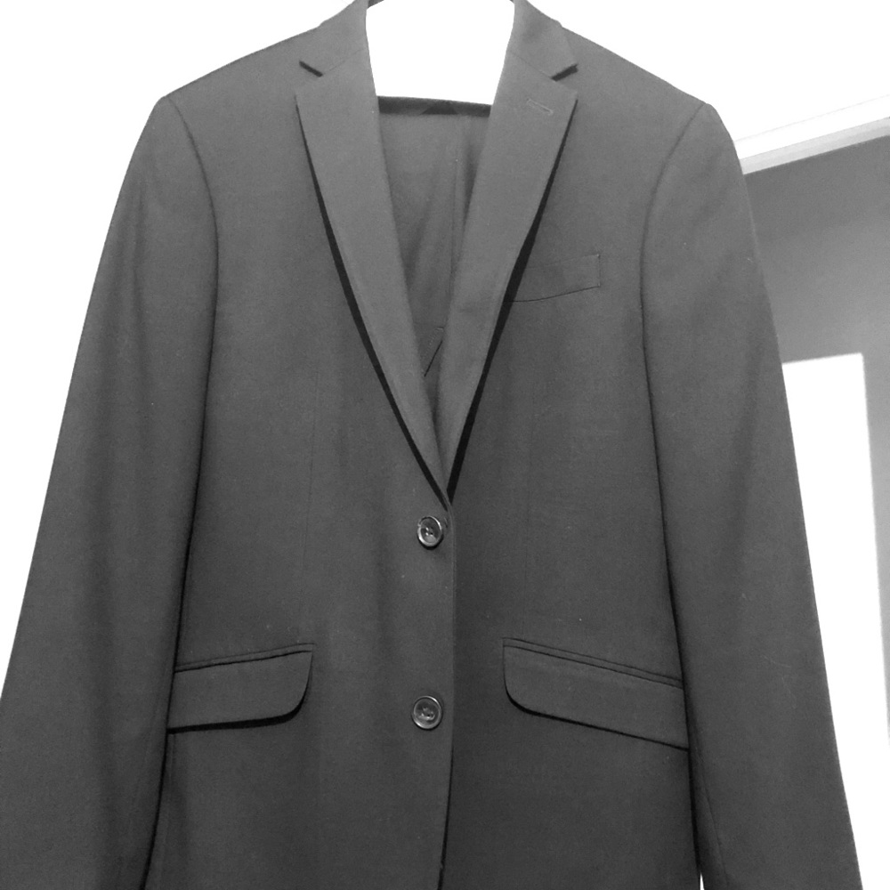 Kenneth Cole Suit. 38R